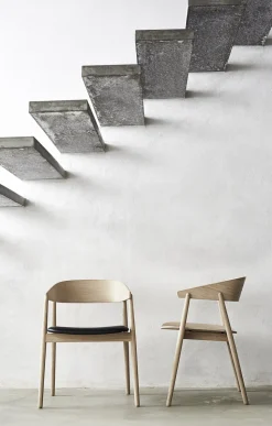 AC2 armchair Oak white pigm. lacquer veneer seat