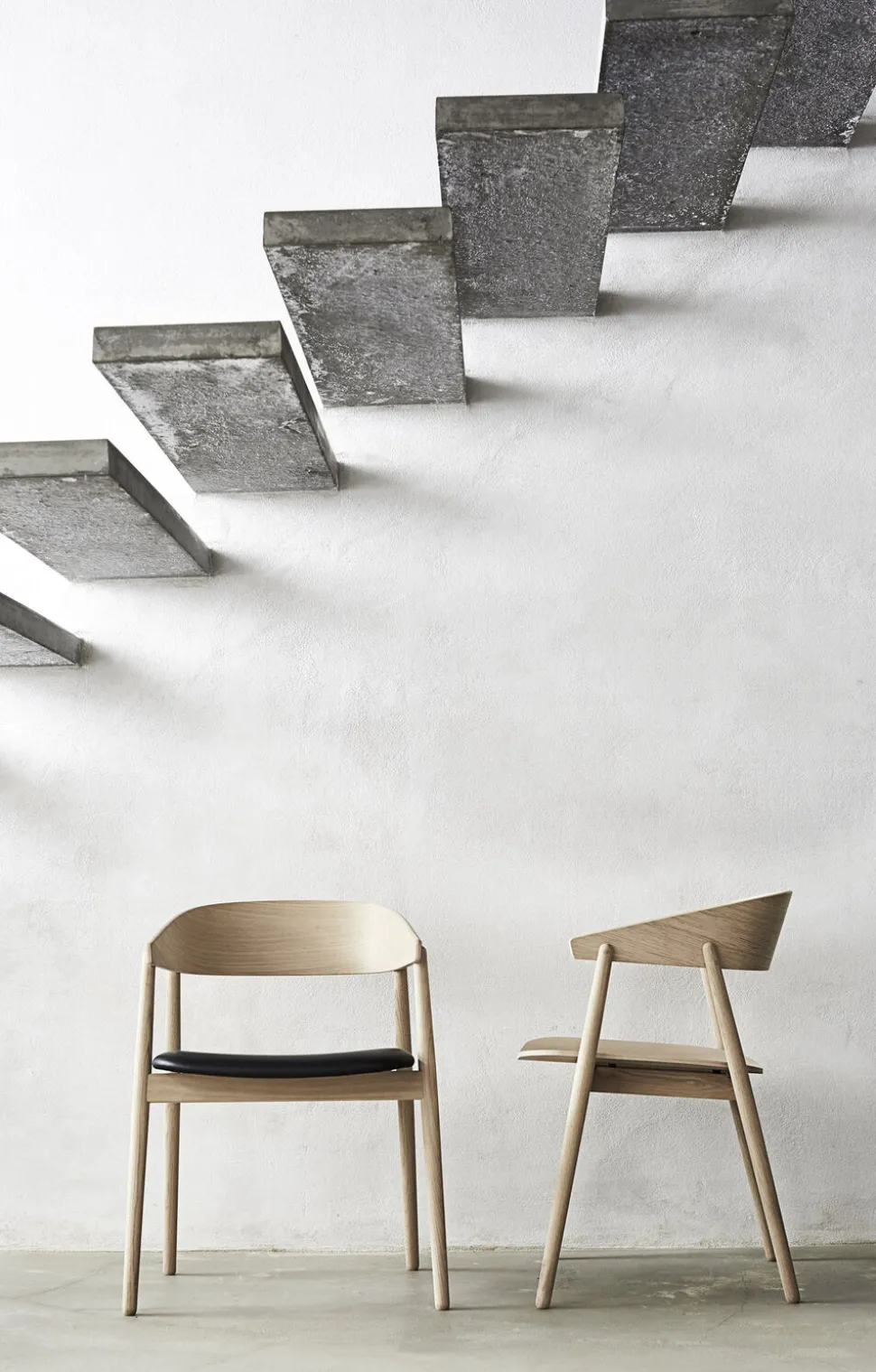 AC2 armchair Oak white pigm. lacquer veneer seat