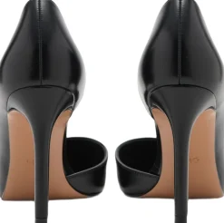 Asymmetrical heeled shoes
