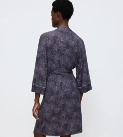 Aura Spotlight Robe 01