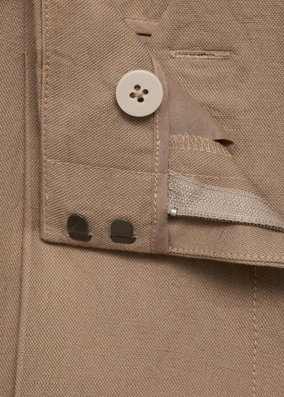 BERMUDA SHORTS. -- TERESA