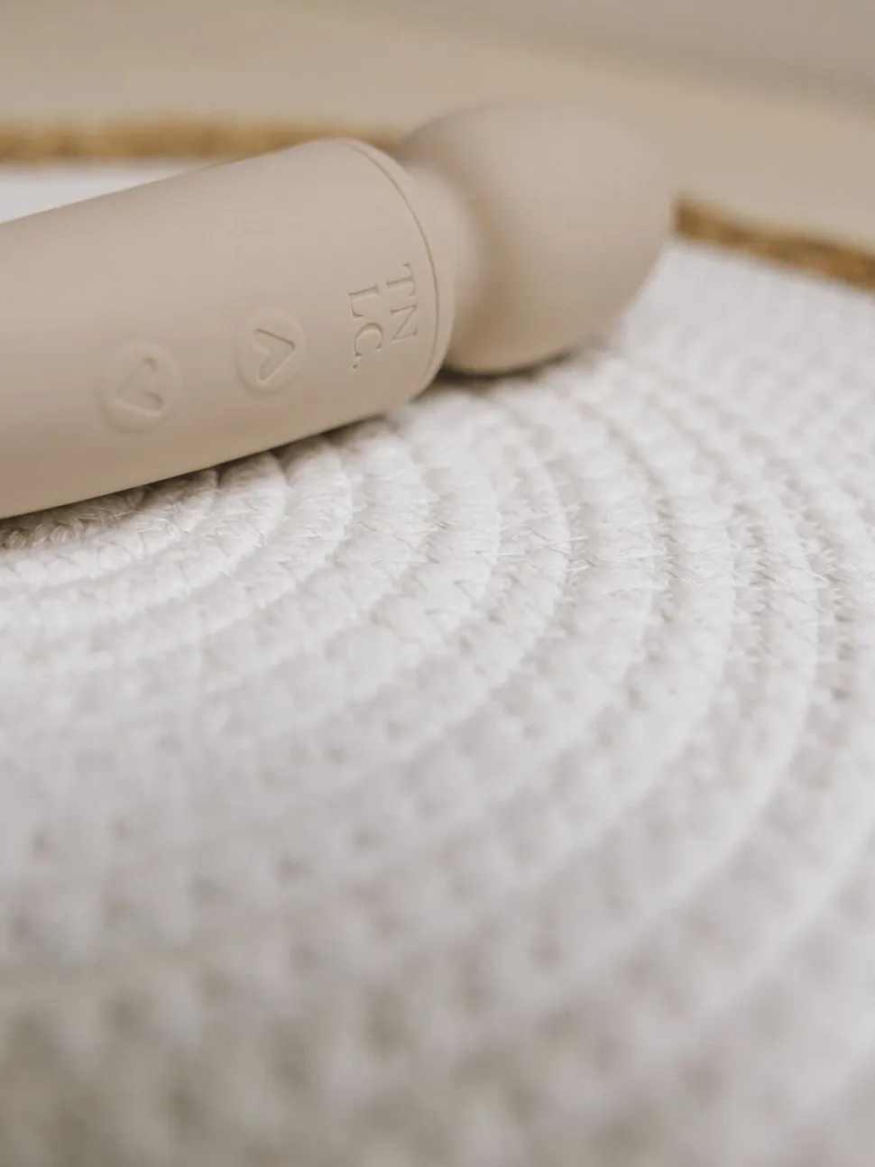 Cassia Magic Wand Vibrator