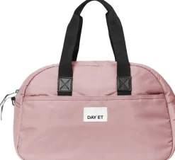 Day Gweneth RE-S 1Nighter