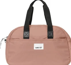 Day Gweneth RE-S 1Nighter