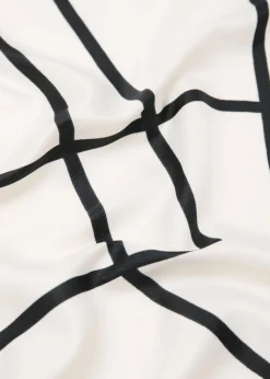 Geometric printed foulard