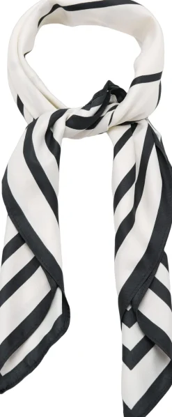 Geometric printed foulard