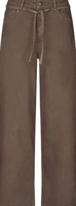 Isoldemd dye pants