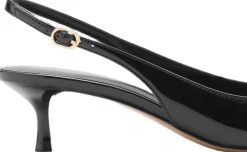 Kitten-heel patent leather shoes