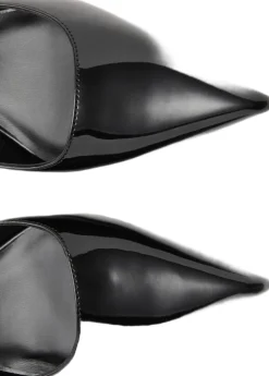 Kitten-heel patent leather shoes