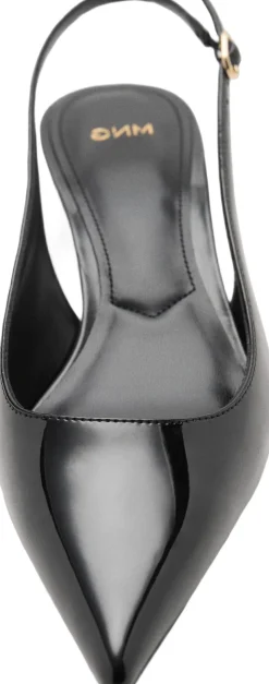 Kitten-heel patent leather shoes