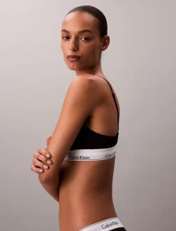 LIGHTLY LINED TRIANGLE