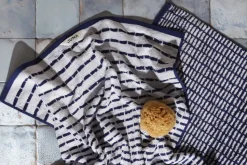 Nuance Håndklæde 70x140 cm mørk blå/hvid