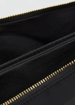 Nylon purse with zip