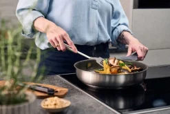 Simplify Stegepande, 24 cm, 18/10 rustfrit stål, Keramisk be