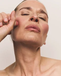 Skin Glow Tinted Beauty Balm highlighter