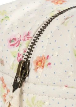 SMALL QUILTED TOILETRY BAG