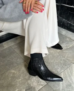 THE WALKING BOOT - LEATHER