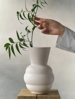 Tortus Archie vase No1 white