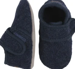 Wool slippers with velcro
